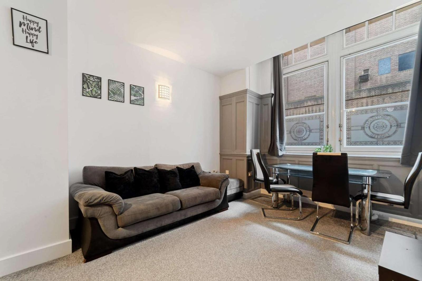Spacious City Centre Apartment W/ Free Valet Parking 莱切斯特 外观 照片