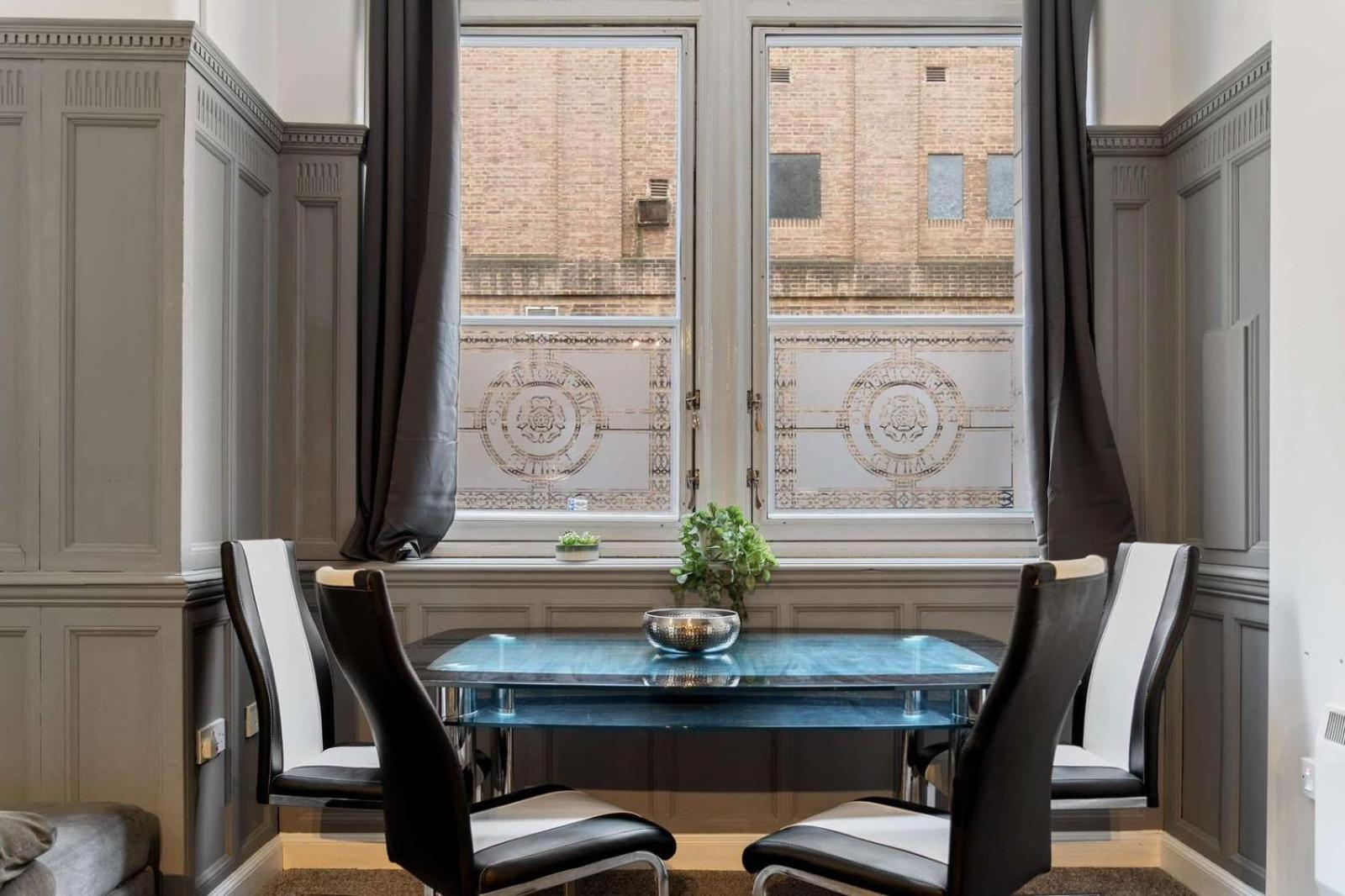 Spacious City Centre Apartment W/ Free Valet Parking 莱切斯特 外观 照片